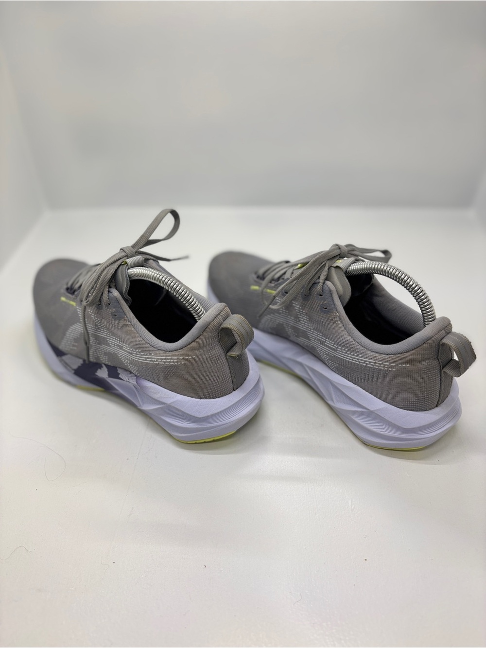 ASICS Novablast 5 Women’s Size 8 Grey Lime Green Running Shoes - Picture 11 of 14